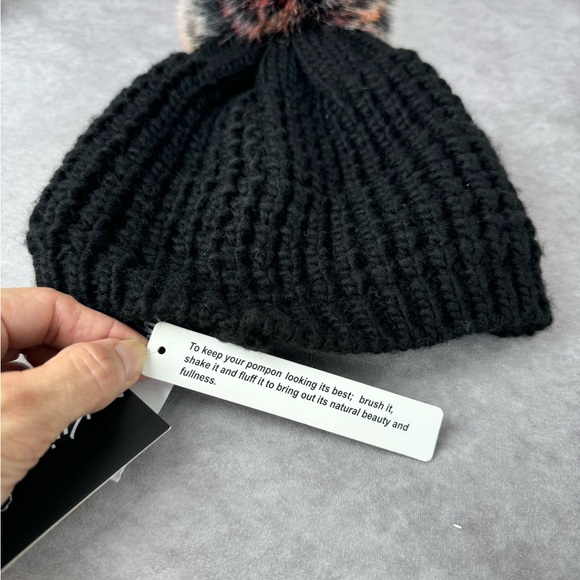 Kyi Kyi Canada Pouf Pom Pom Hat NWT - Picture 7 of 11